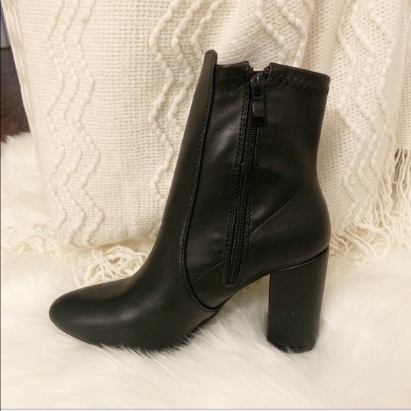 NEW Kimmy Booties- in Black - Picture 3 of 5